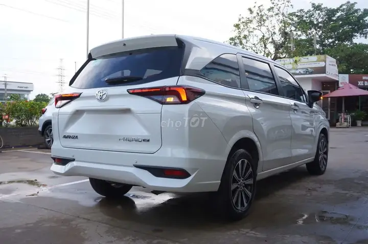 Toyota Avanza Premio 2025 photo 4