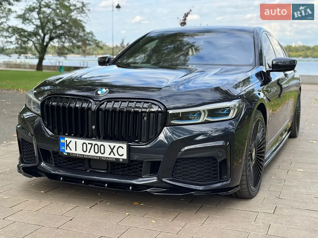 BMW 7 Series 2019 photo 2