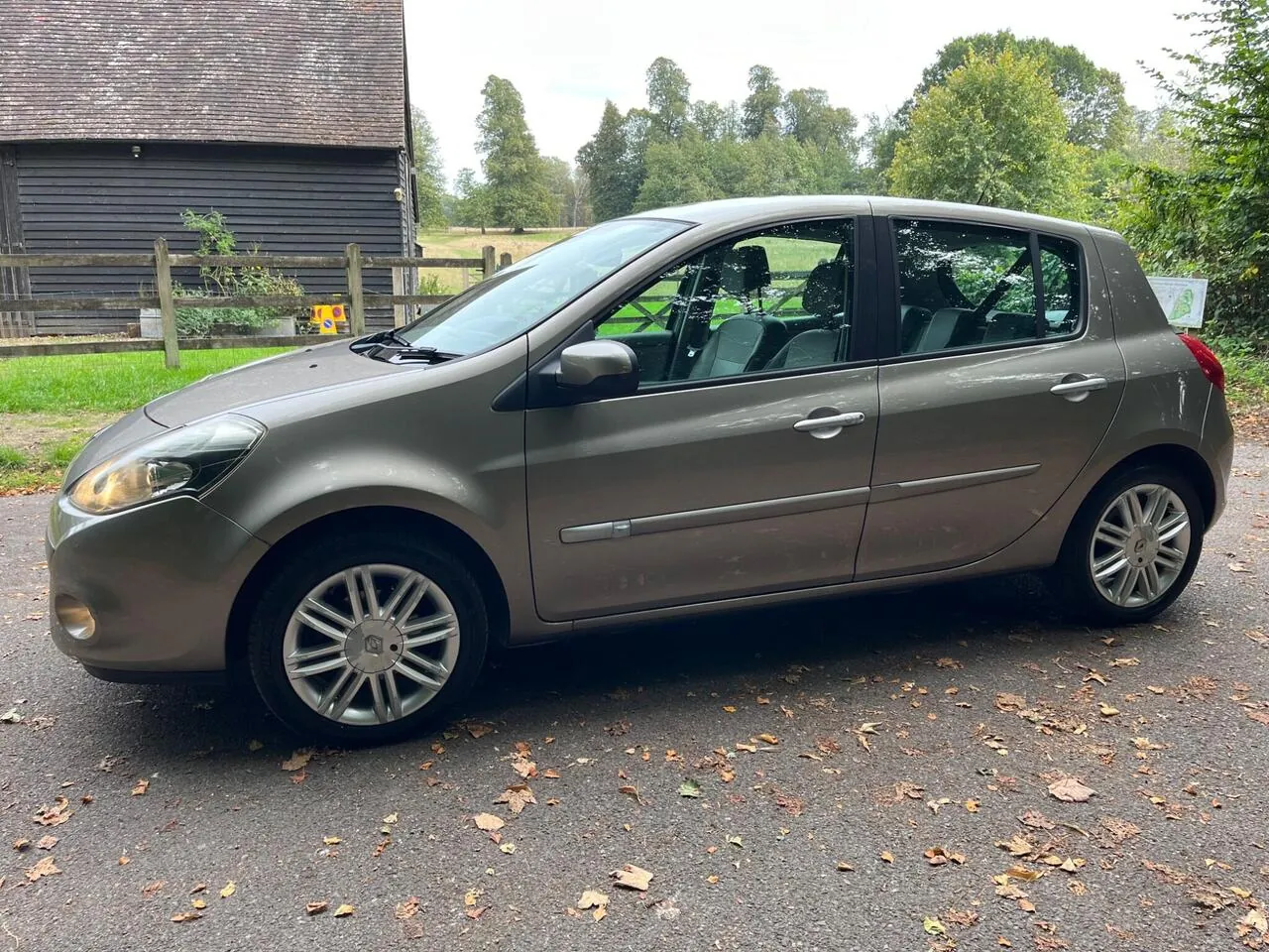 Renault Clio 2010 photo 4