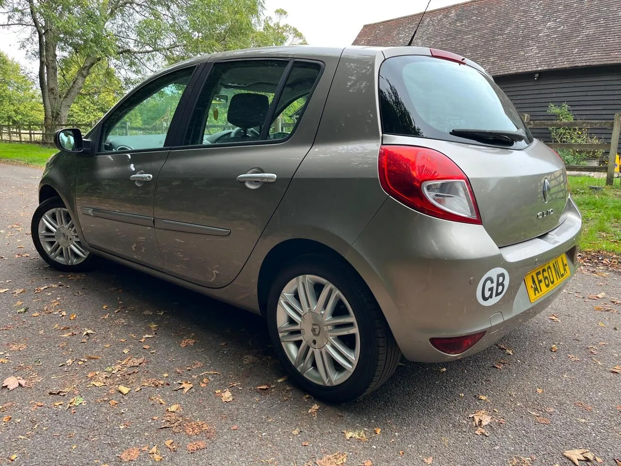 Renault Clio 2010 photo 2