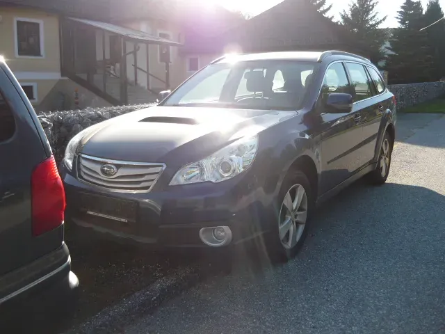 Subaru Outback 2012 photo 2