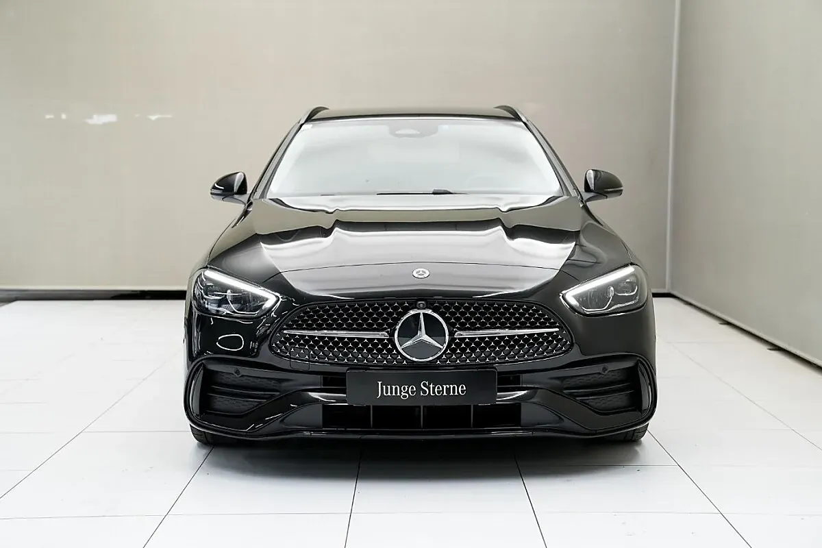 Mercedes-Benz C-Class 2025 photo 3