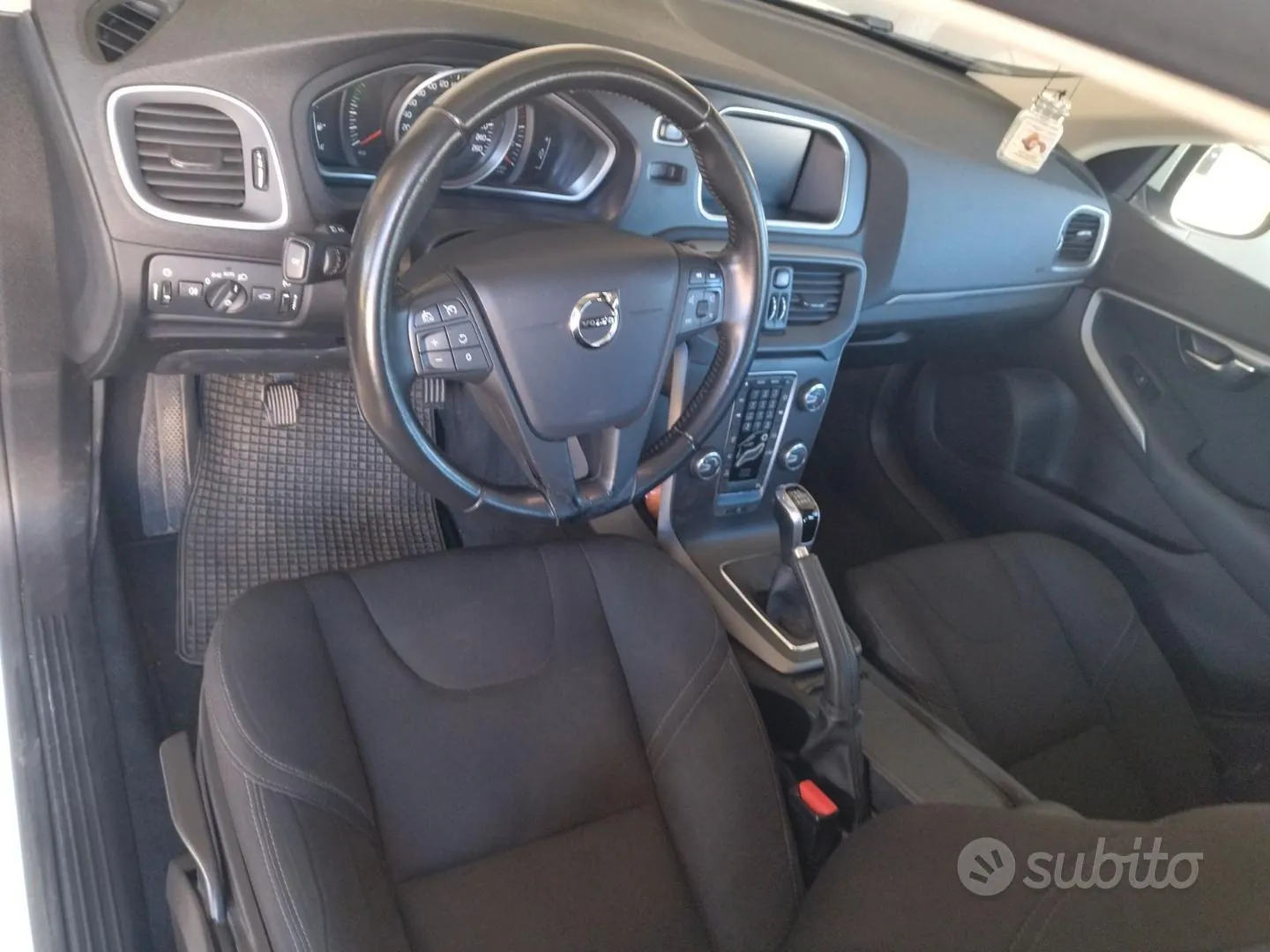 Volvo V40 2017 photo 2