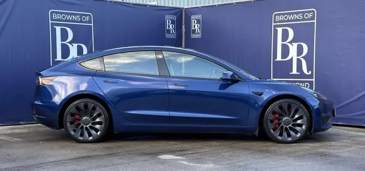 Tesla Model 3 2023 photo 4
