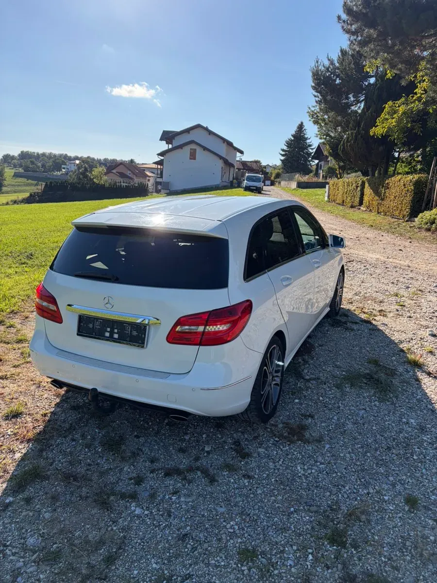 Mercedes-Benz B-Class 2013 photo 3