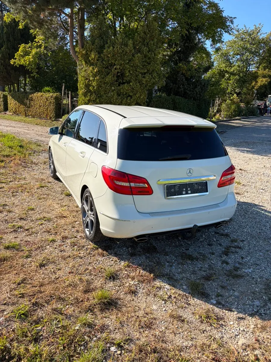 Mercedes-Benz B-Class 2013 photo 2