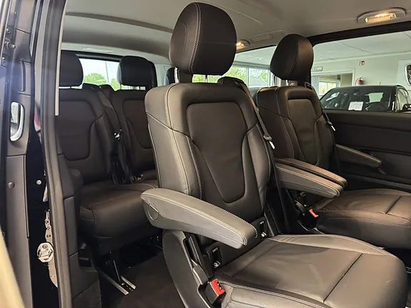 Mercedes-Benz Eqv300 2025 photo 3