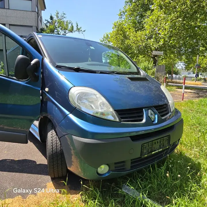 Renault Trafic 2013 photo 2