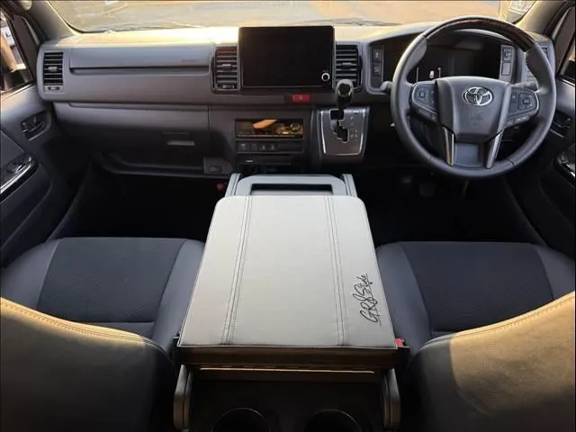 Toyota Hiace 2026 photo 4