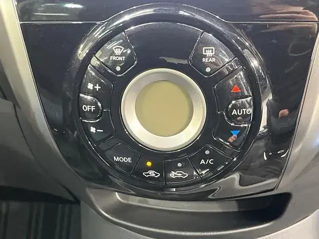Nissan Note 2015 photo 4