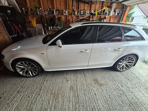 Audi A4 2010 photo 2