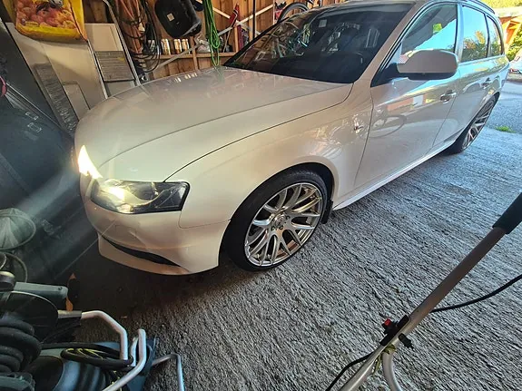 Audi A4 2010 photo 3