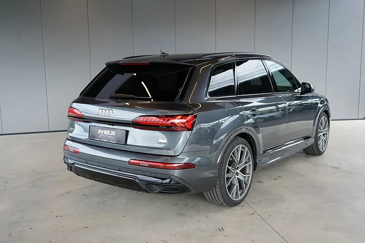 Audi Q7 2022 photo 2
