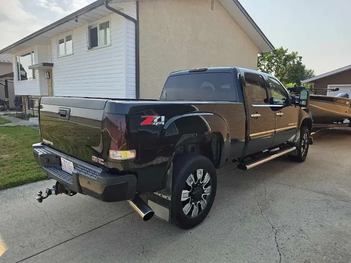 GMC Sierra 2500Hd 2012 photo 3