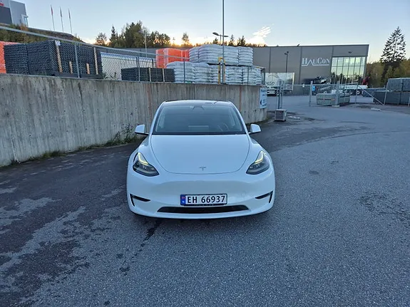 Tesla Model Y 2024 photo 3