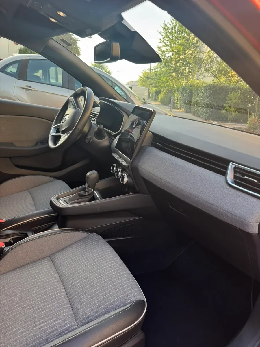 Renault Clio 2023 photo 2