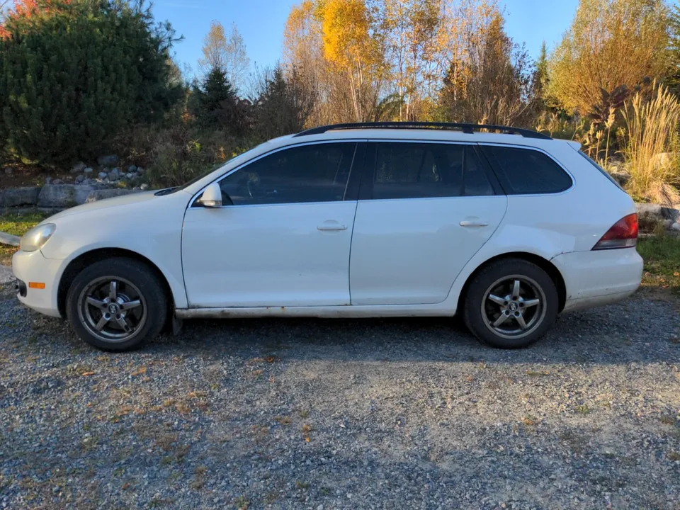 Volkswagen Golf 2011 photo 2