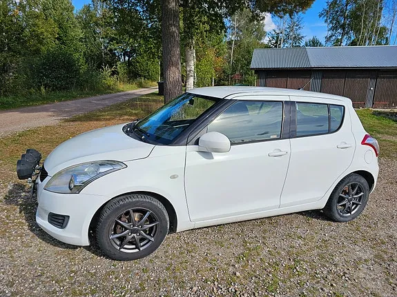 Suzuki Swift 2011 photo 2