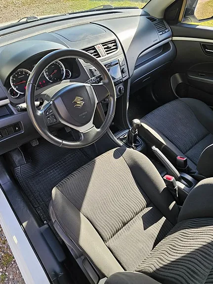 Suzuki Swift 2011 photo 4