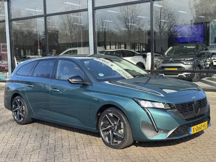 Peugeot 308 2023 photo 3