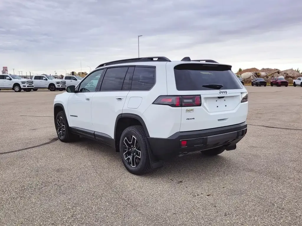 Jeep Cherokee 2026 photo 4
