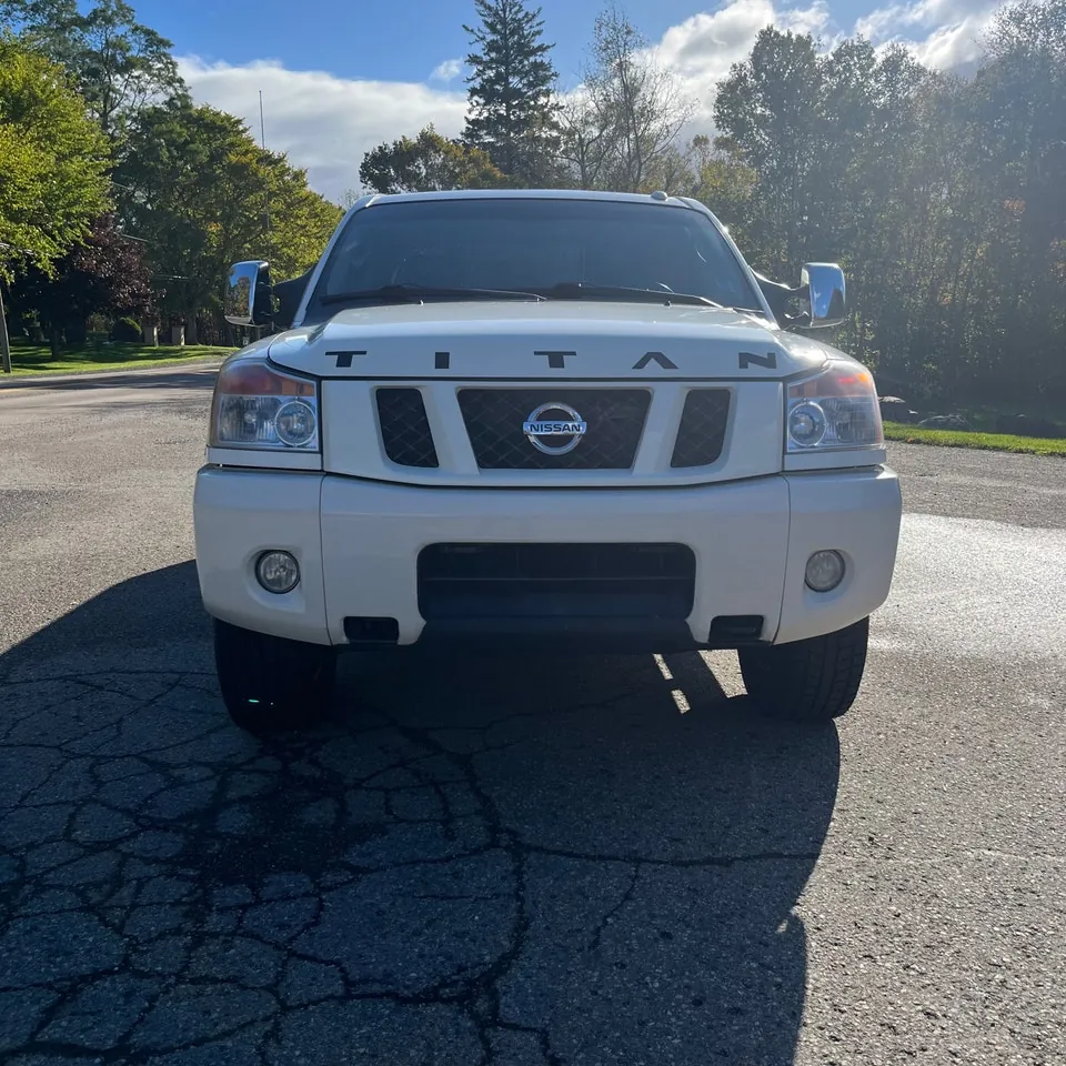 Nissan Titan 2011 photo 3