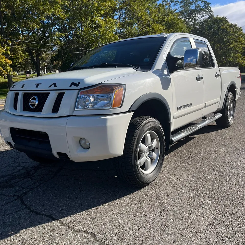 Nissan Titan 2011 photo 2