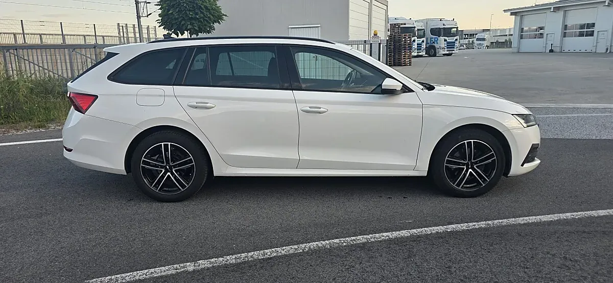 Skoda Octavia 2021 photo 2