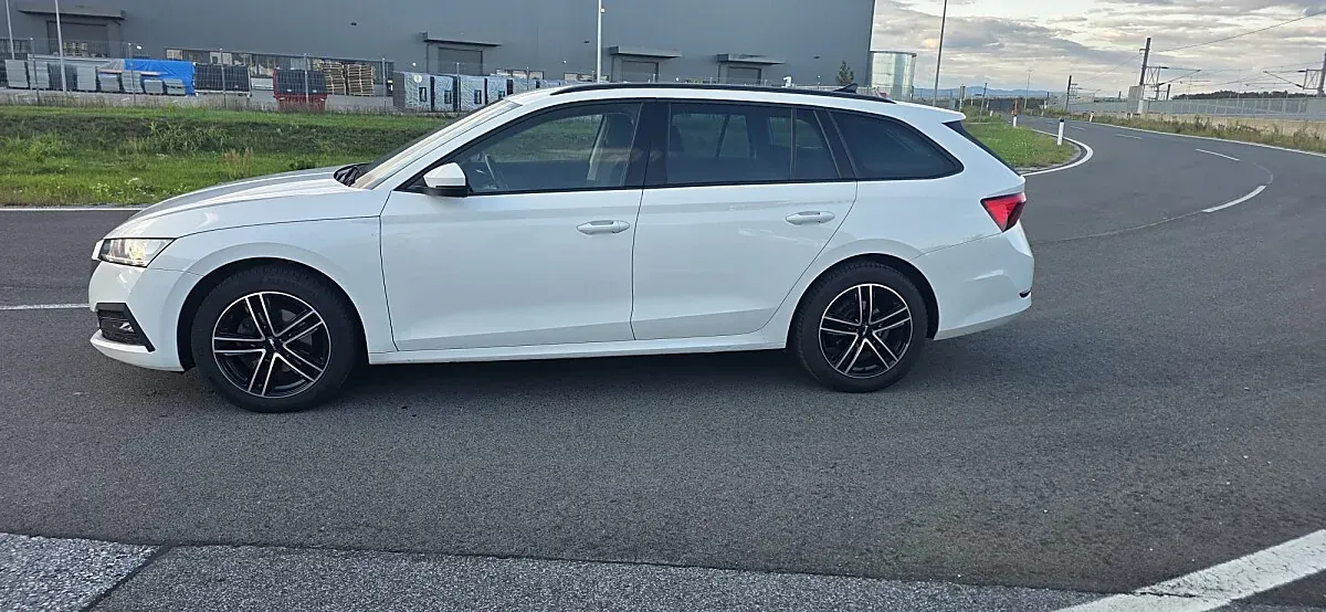Skoda Octavia 2021 photo 3