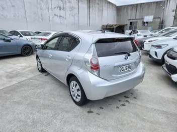 Toyota Aqua 2013 photo 5