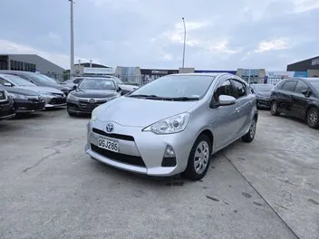 Toyota Aqua 2013 photo 2