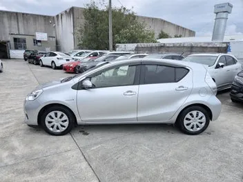 Toyota Aqua 2013 photo 3