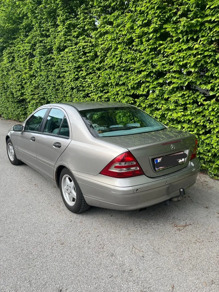 Mercedes-Benz C-Class 2003 photo 2
