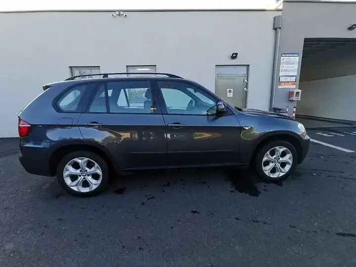 BMW X5 2011 photo 2