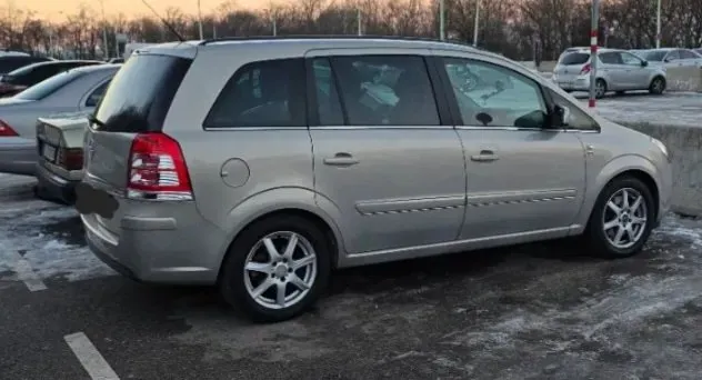 Opel Zafira 2010 photo 2