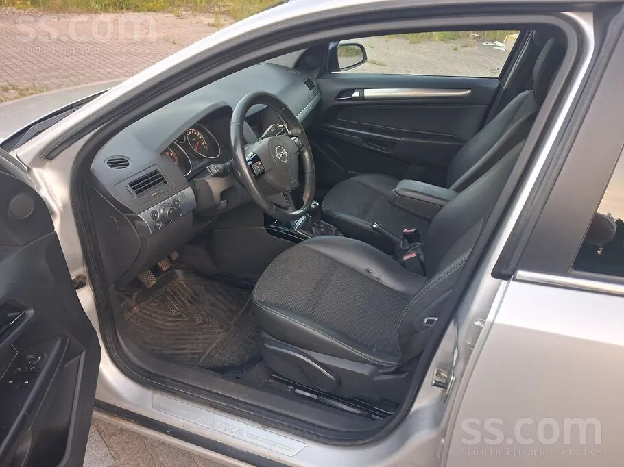 Opel Astra Van 2009 photo 2