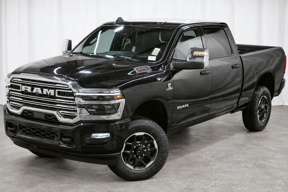 Ram 3500 Laramie 2026 photo 3
