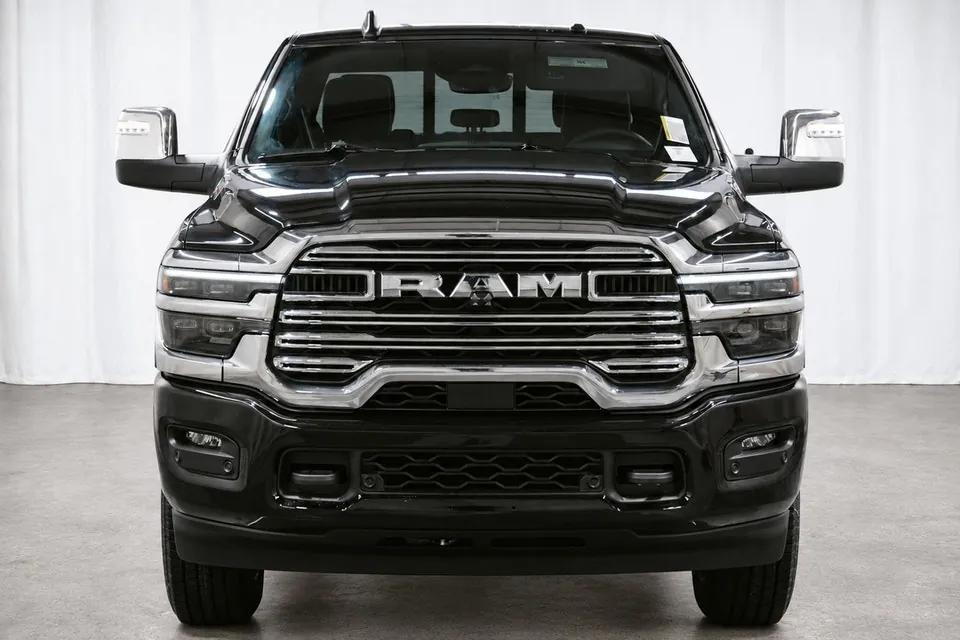 Ram 3500 Laramie 2026 photo 2