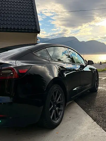 Tesla Model 3 2023 photo 5