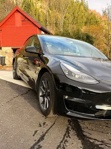 Tesla Model 3 2023 photo 3