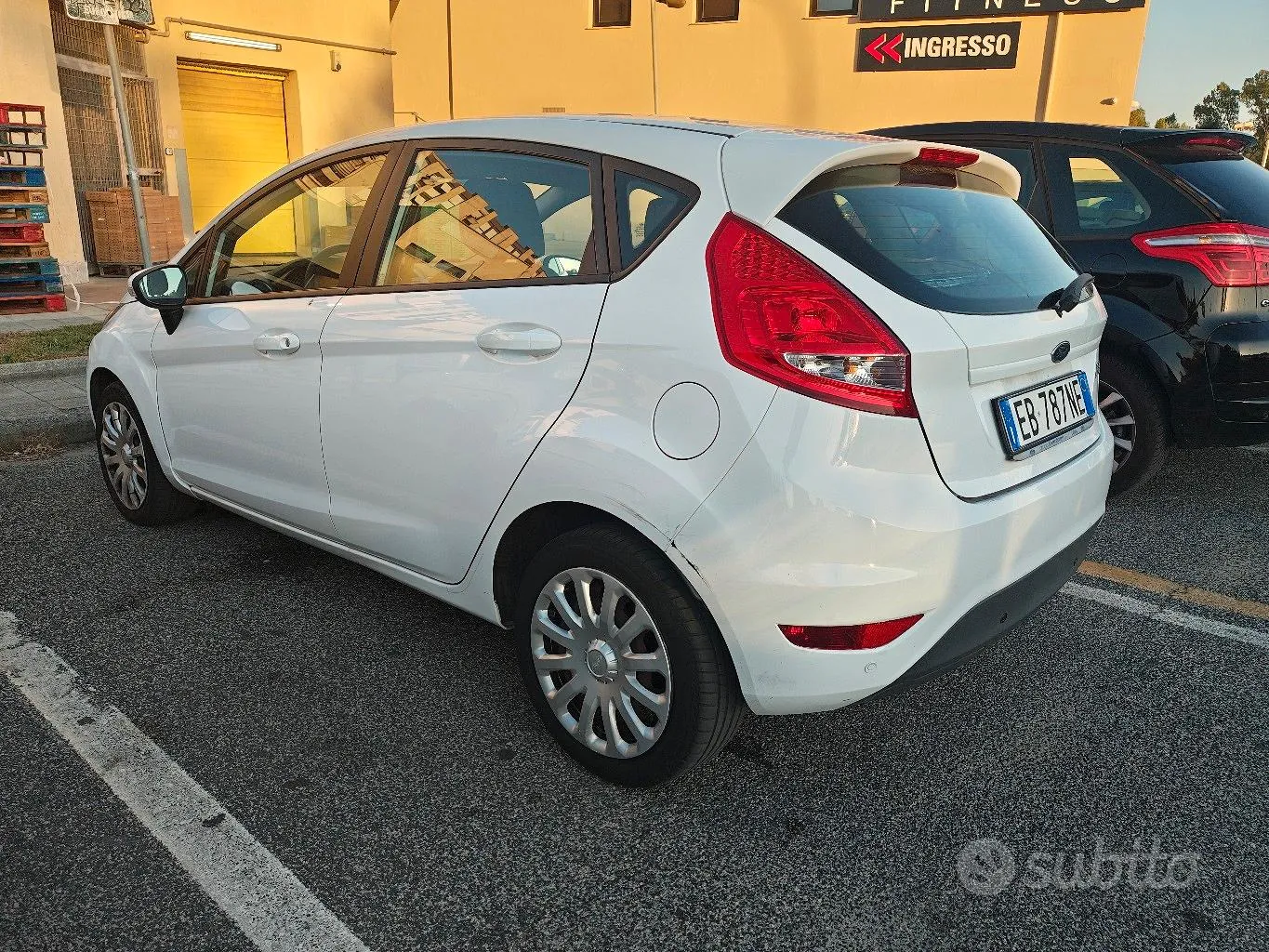 Ford Fiesta 2010 photo 2