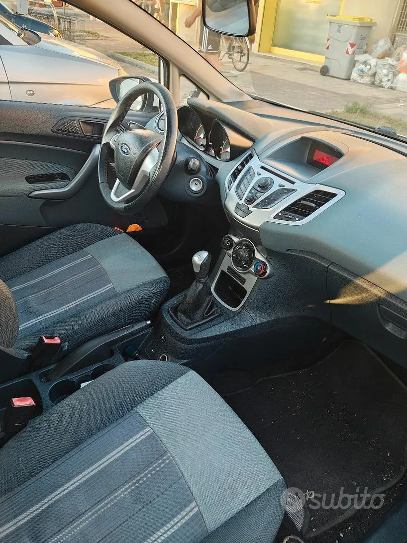 Ford Fiesta 2010 photo 3
