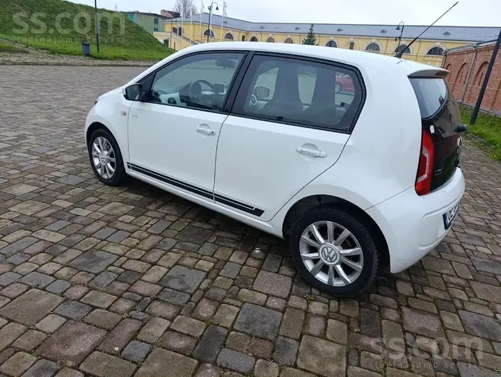 Volkswagen Up 2015 photo 3