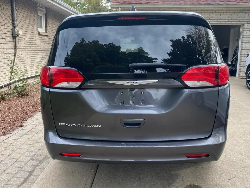 Chrysler Grand Caravan 2021 photo 3