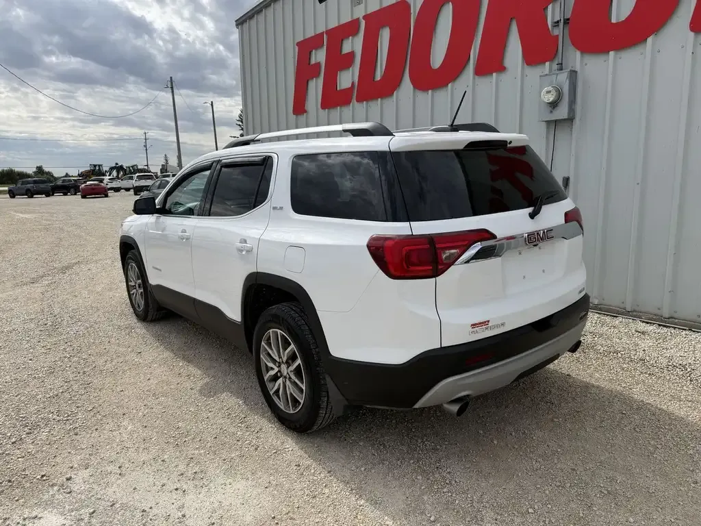 GMC Acadia 2017 photo 2