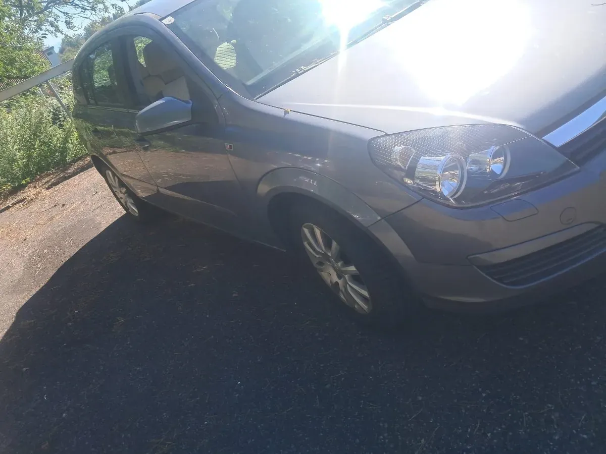 Opel Astra 2004 photo 2