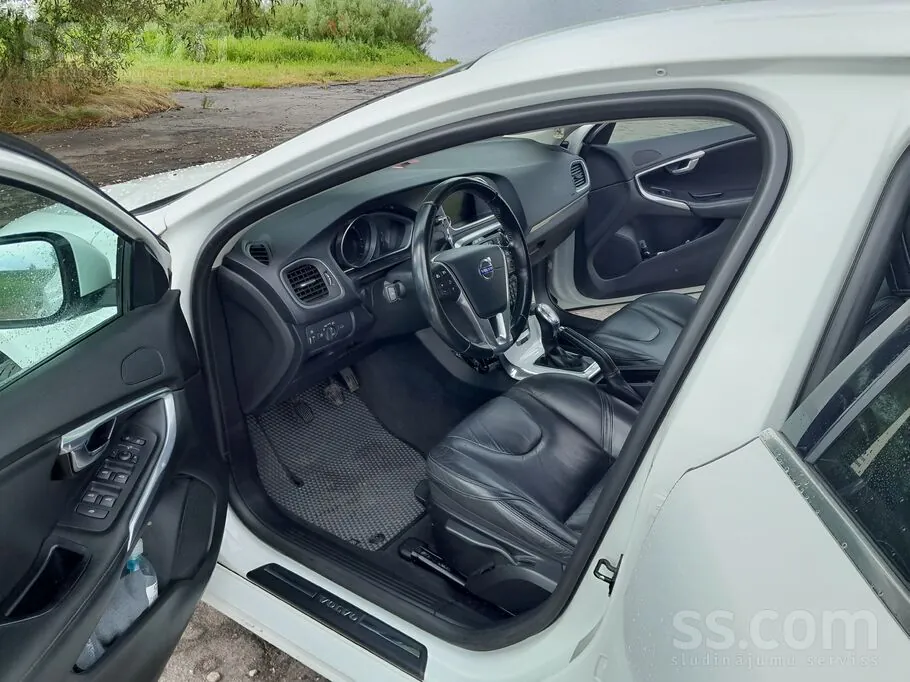 Volvo V40 2012 photo 4