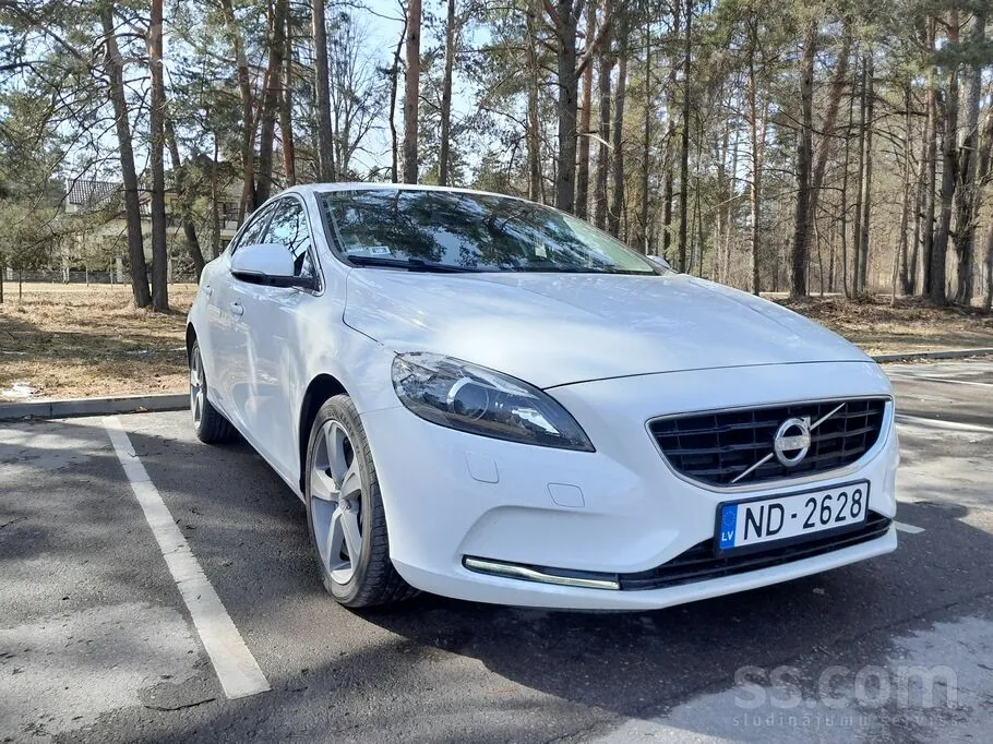 Volvo V40 2012 photo 2