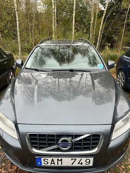 Volvo V70 2010 photo 2