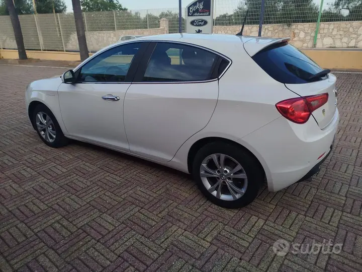 Alfa Romeo Giulietta 2013 photo 3